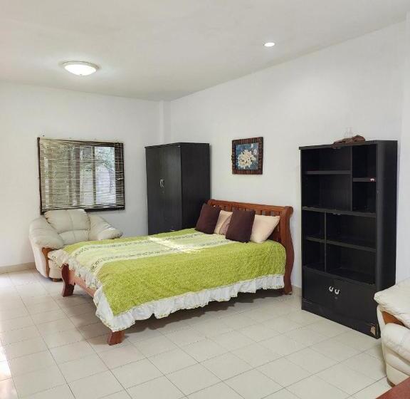 استودیوی استاندارد, Happy Valley Pattaya