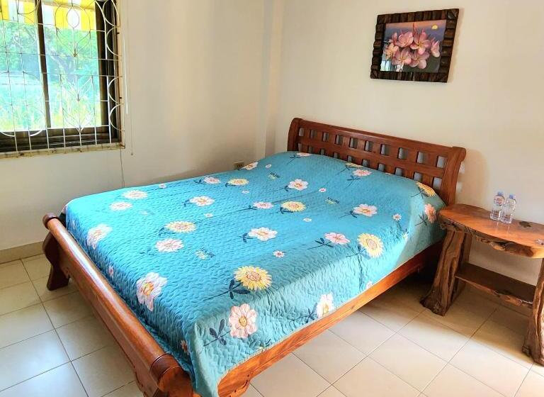 استودیوی استاندارد, Happy Valley Pattaya