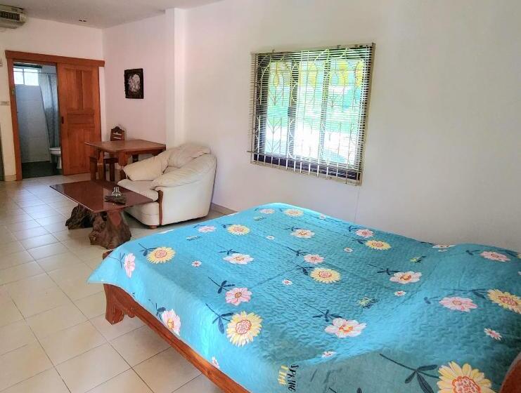 استودیوی استاندارد, Happy Valley Pattaya