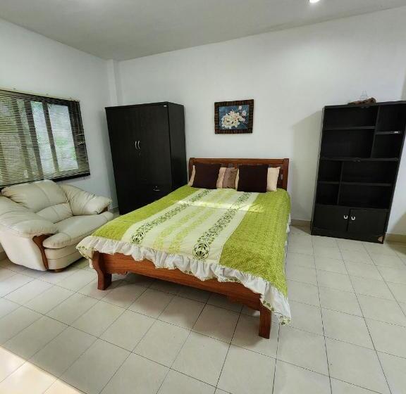 استودیوی استاندارد, Happy Valley Pattaya
