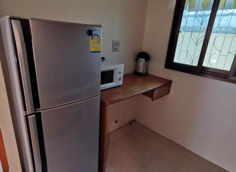استودیوی استاندارد, Happy Valley Pattaya