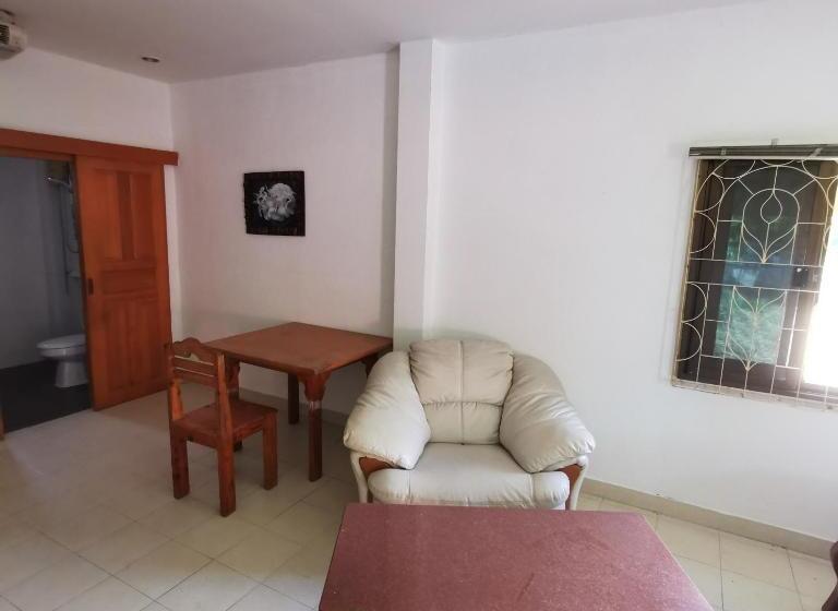 استودیوی استاندارد, Happy Valley Pattaya