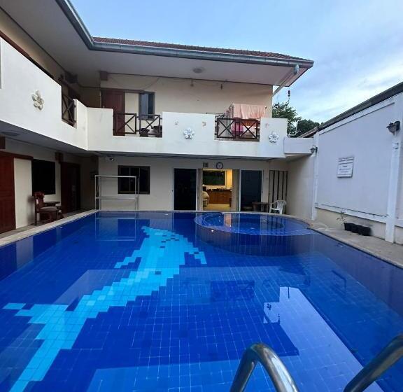 استودیوی استاندارد, Happy Valley Pattaya