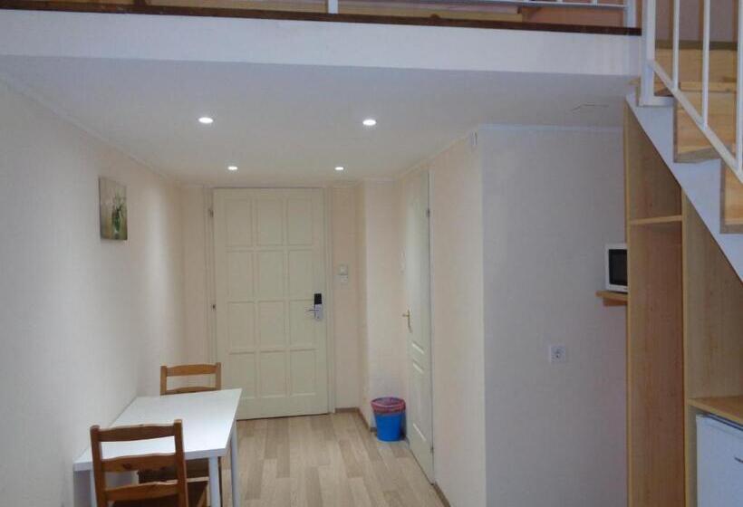 标准房带园景, Loft House Budapest