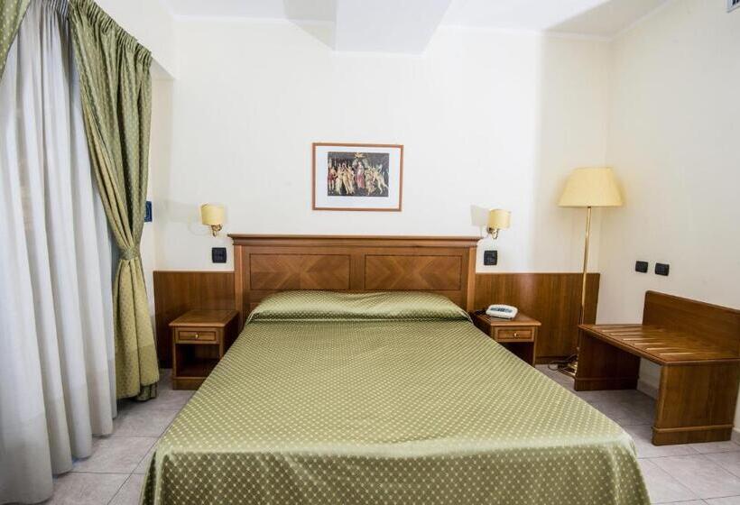 Номер Стандарт Трехместный, Grand Hotel Victoria