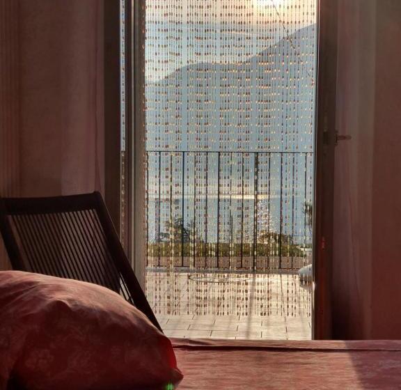 Standard studio with lake view, Residence Celeste