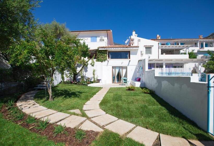 سوییت لوکس, Palmasera Charming Suites