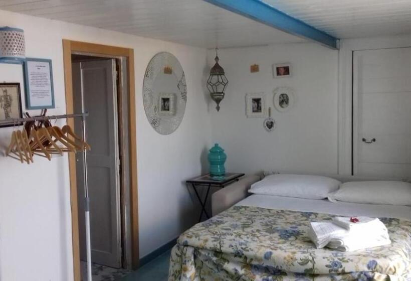 اتاق استاندارد با بالکن و چشم‌انداز دریا, La Casa Sugli Archi