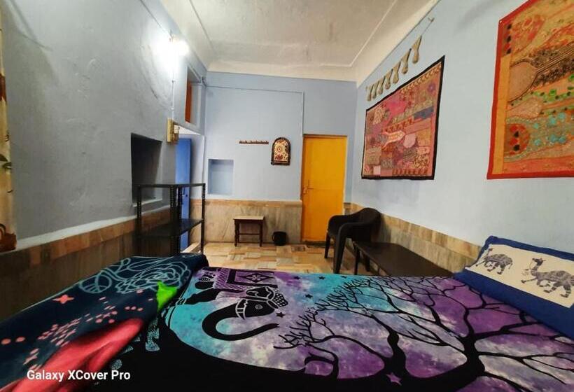 经济房, Shiva Guest House