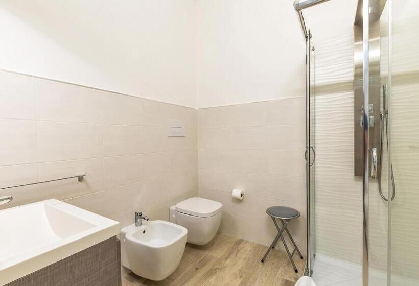 اتاق لوکس, Alexander B&b