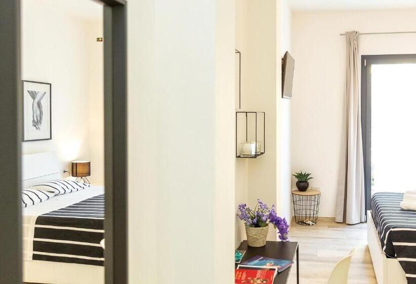 اتاق لوکس, Alexander B&b