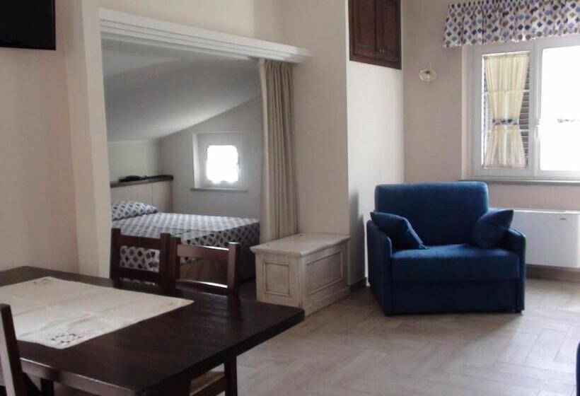 استودیو خانوادگی, B&b Lo Scoiattolo Del Pollino