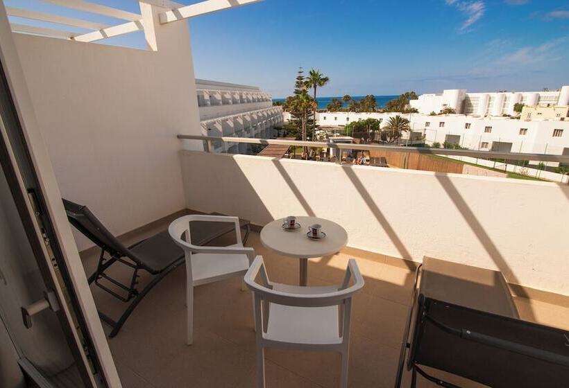 سوییت جونیور, Aequora Lanzarote Suites