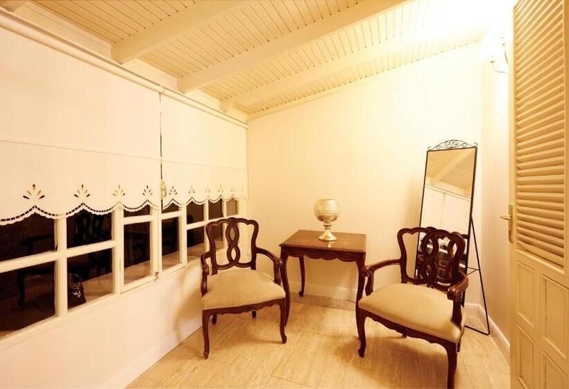 سوئیت با وان آب گرم, Villa Levante