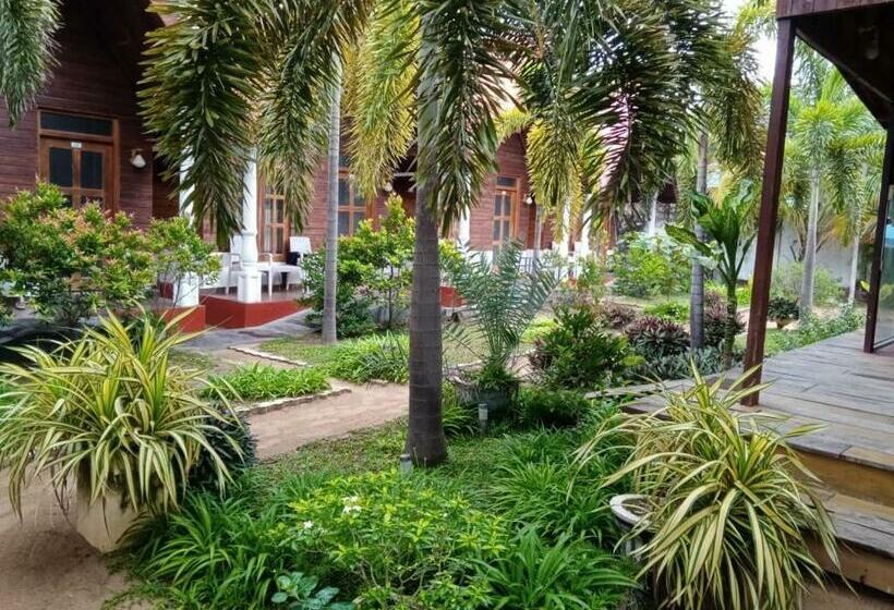 اتاق لوکس با چشم‌انداز باغ, Elegant Green Beach Resort