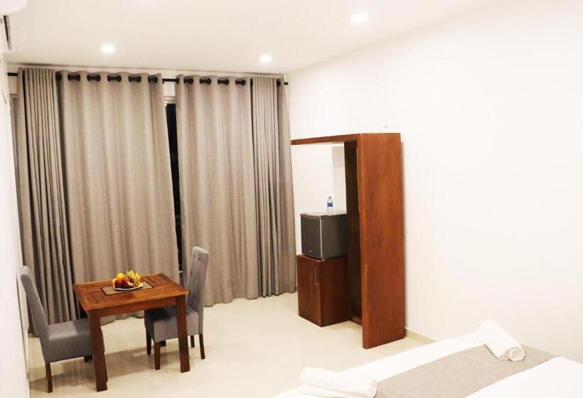 اتاق لوکس با چشم‌انداز دریا, Marakolliya Beach Resort