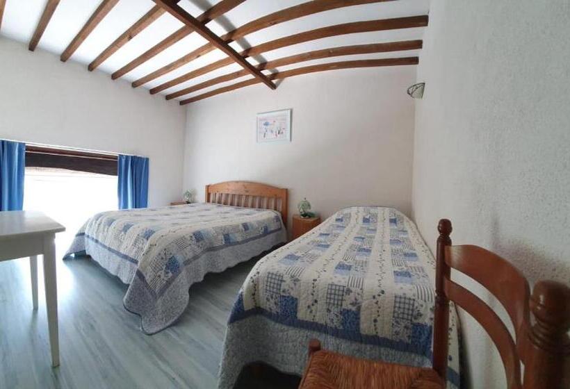 Трехместный Номер Классика, Ferme équestre & Chambres D Hôtes Gateau Stables Proche Guédelon