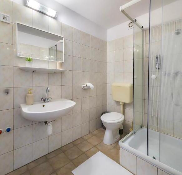 اتاق استاندارد چهار تخته, Hagyma Panzió