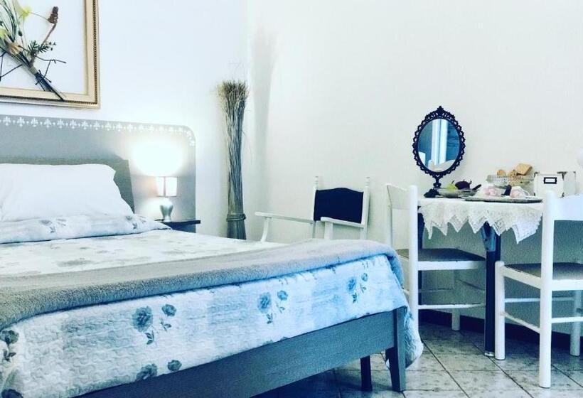 اتاق استاندارد سه نفره, B&b Shardana