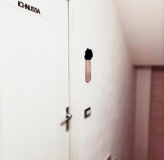 اتاق استاندارد سه نفره, B&b Shardana