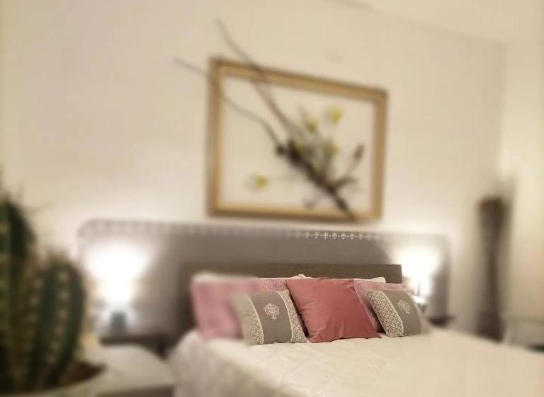 اتاق استاندارد سه نفره, B&b Shardana
