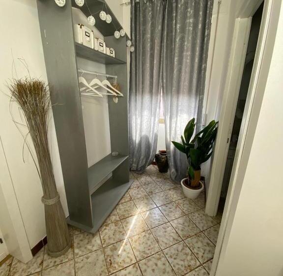 اتاق استاندارد سه نفره, B&b Shardana