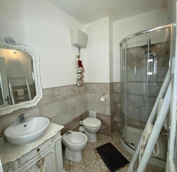 اتاق استاندارد سه نفره, B&b Shardana