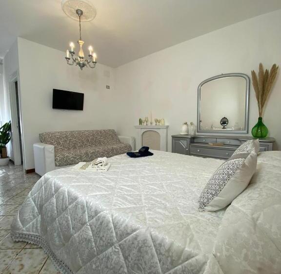 اتاق استاندارد سه نفره, B&b Shardana