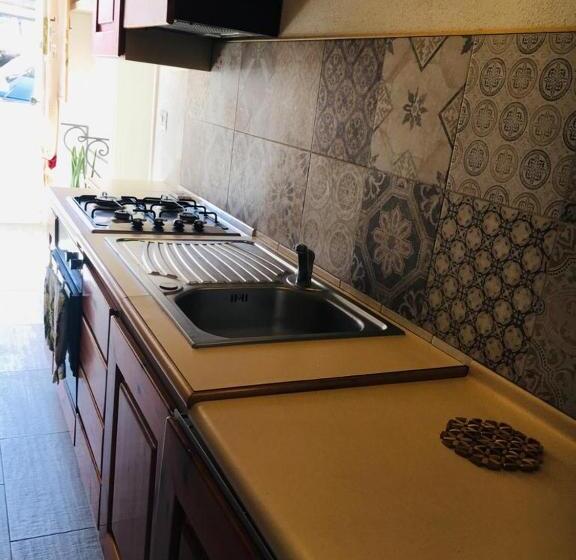 استودیوی استاندارد, B&b Shardana