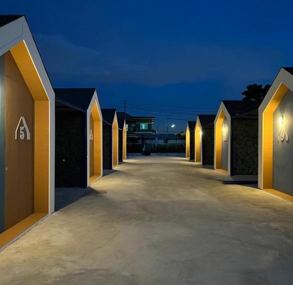 Economy Triple Room, Chics Resort ชิคส์รีสอร์ท
