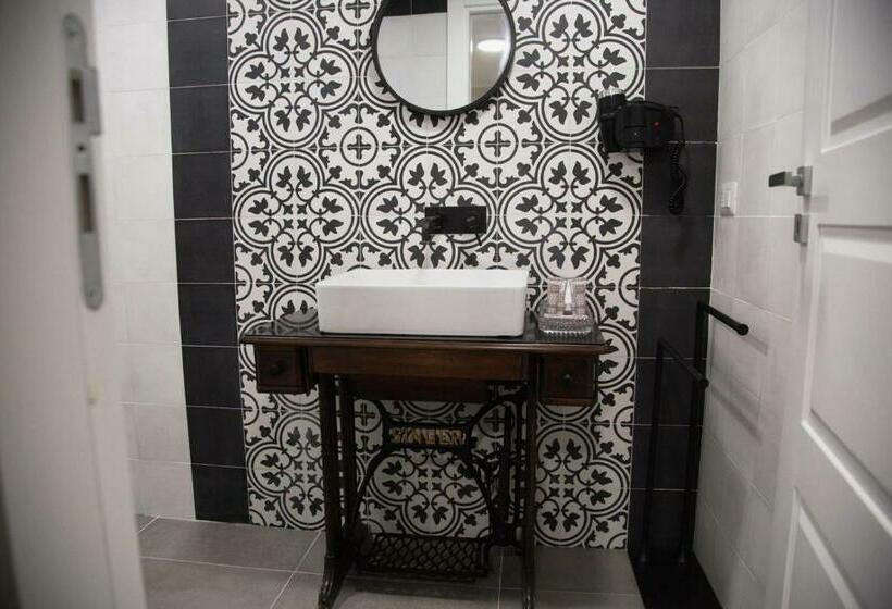 اتاق استاندارد چهار تخته, Bottega Orafa Guest House