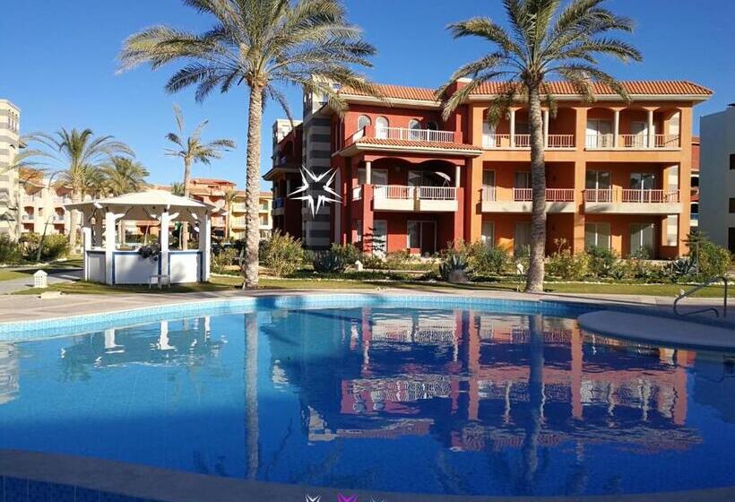 استودیو استاندارد با چشم‌انداز استخر, شاليهات بورتو مطروح فيو بحر Porto Matrouh Sea View Families Only