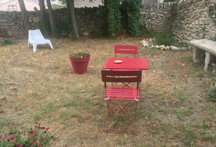 اتاق استاندارد با چشم‌انداز باغ, Le Petit Jeu Grignan