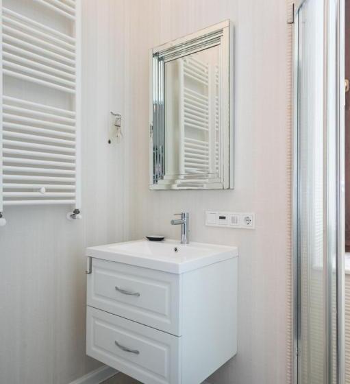 اتاق لوکس با تخت بزرگ, Highline Downtown Aparthotel Oldtown Unirii Square