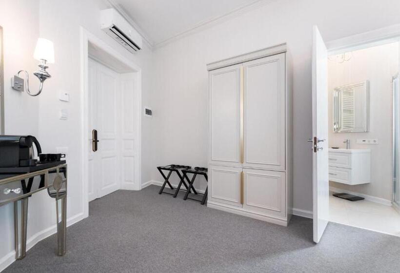 اتاق لوکس با تخت بزرگ, Highline Downtown Aparthotel Oldtown Unirii Square