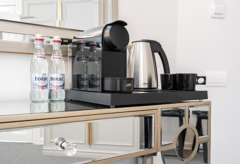 اتاق لوکس با تخت بزرگ, Highline Downtown Aparthotel Oldtown Unirii Square