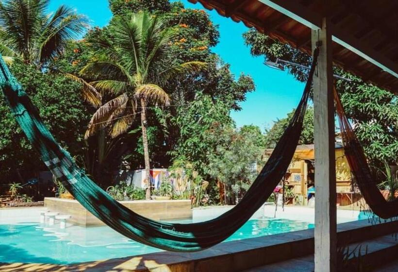 تختخواب در اتاق مشترک, Jardim Secreto Guest House