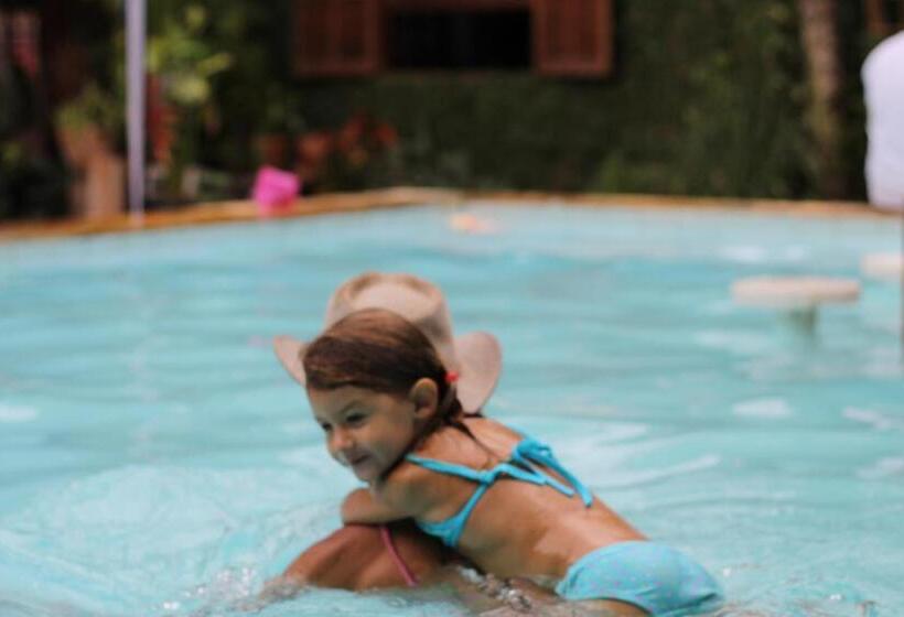 تختخواب در اتاق مشترک, Jardim Secreto Guest House