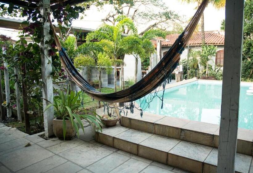 تختخواب در اتاق مشترک, Jardim Secreto Guest House