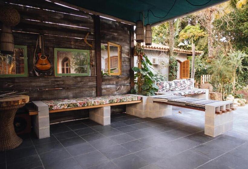 تختخواب در اتاق مشترک, Jardim Secreto Guest House
