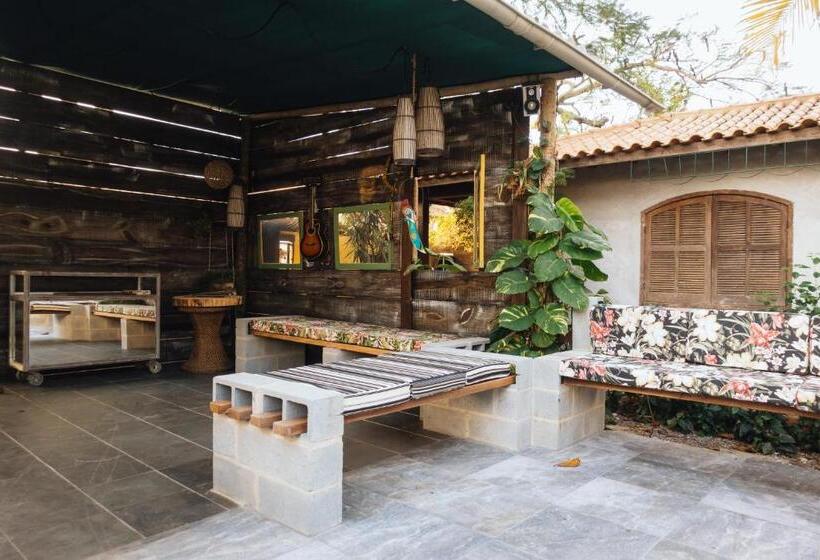 تختخواب در اتاق مشترک, Jardim Secreto Guest House