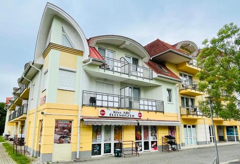 آپارتمان 1 خوابه با تراس, Gyöngy Apartman