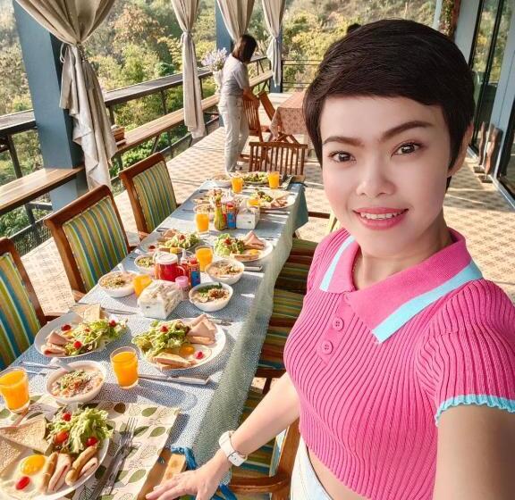 Номер Deluxe, บ้านภูคำฟ้า ดอยปู่ไข่ Baan Phu Kham Fah