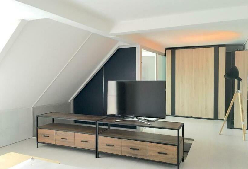 آپارتمان 1 خوابه با چشم‌انداز استخر, New Apartment Nearby Beach