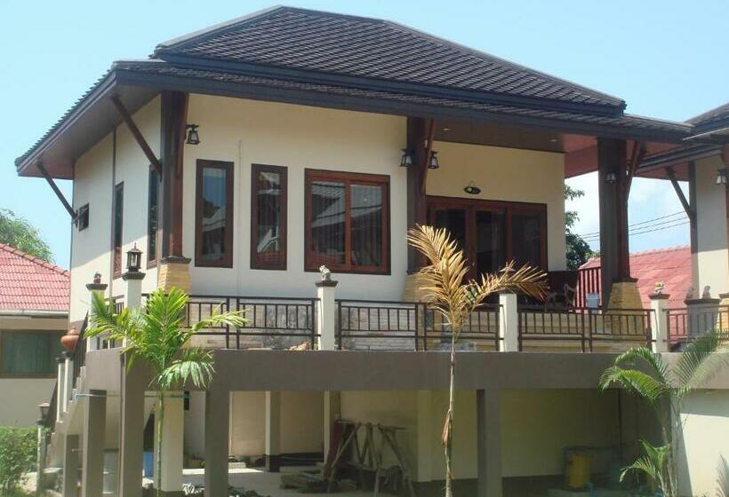 סטודיו משפחתי, Niracha Chaweng House
