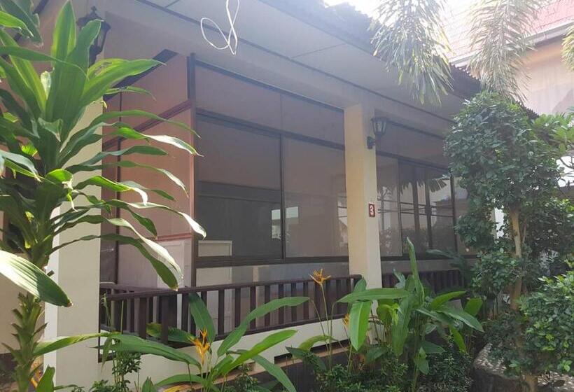 בקתה סטנדרטית, Niracha Chaweng House