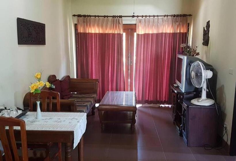 דירת חדר, Niracha Chaweng House