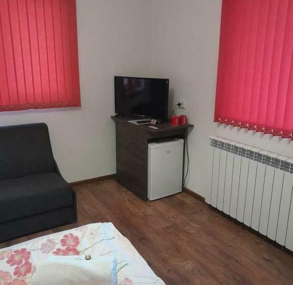 Quarto Estandar com Sacada, къща за гости романс
