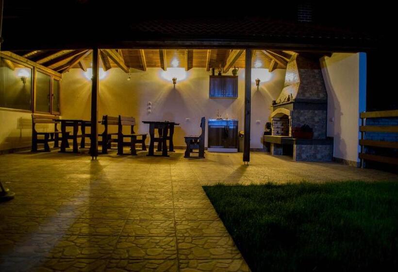 Quarto Estandar com Sacada, къща за гости романс