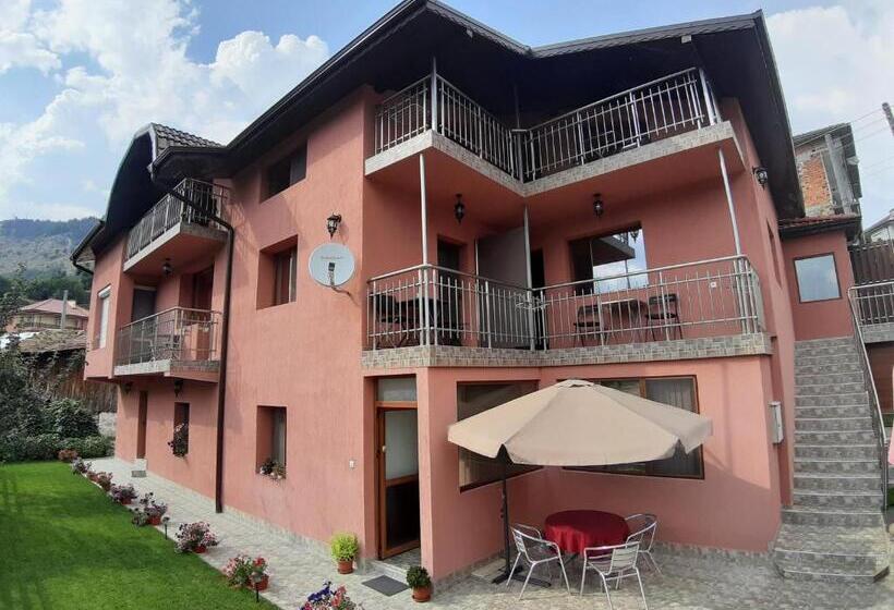Quarto Estandar com Sacada, къща за гости романс